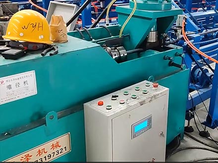 2022年9月27日鴻路鋼構河南汝陽基地水平支撐流水線安裝現場
